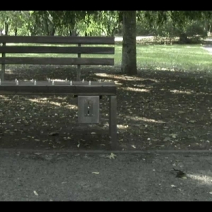 Забавная разработка немецкого дизайнера-платная скамейка с шипами