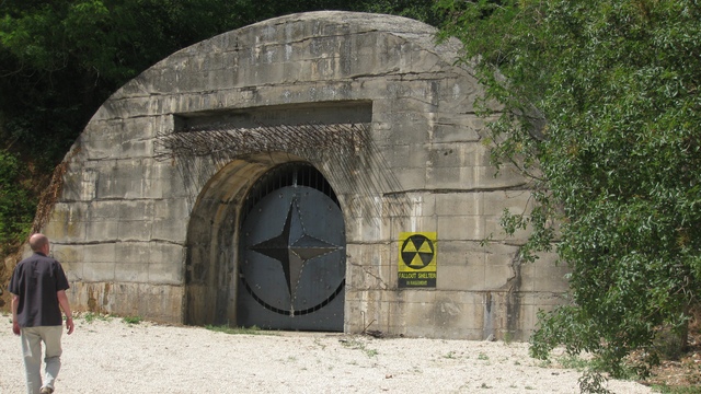 Опасаясь войны с Россией, баварец построил бункер и набил его оружием