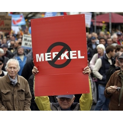 В Берлине тысячи человек выступили против миграционной политики Меркель