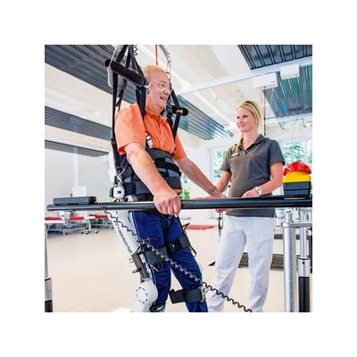 Экзоскелет возвращает парализованного человека к самостоятельной жизни.