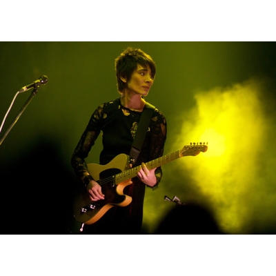 Земфира повредила ногу при прыжке со сцены