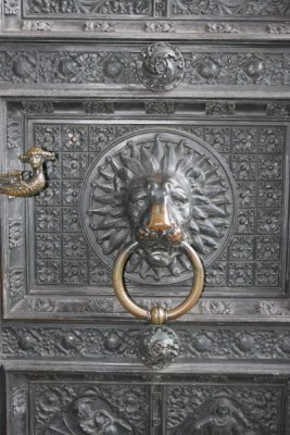 Дверь в кельнский собор