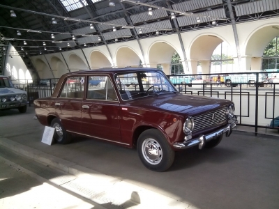 JGE1UB707_8.jpg
